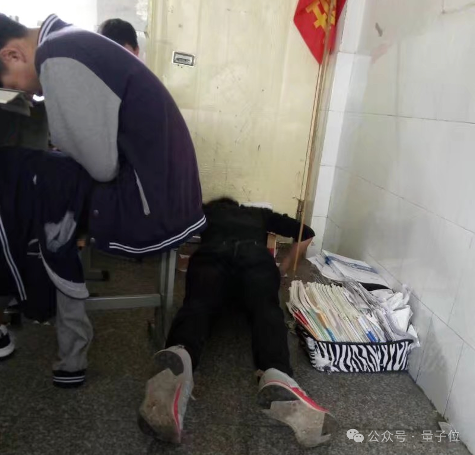 高中教室后排的少年涂少坤