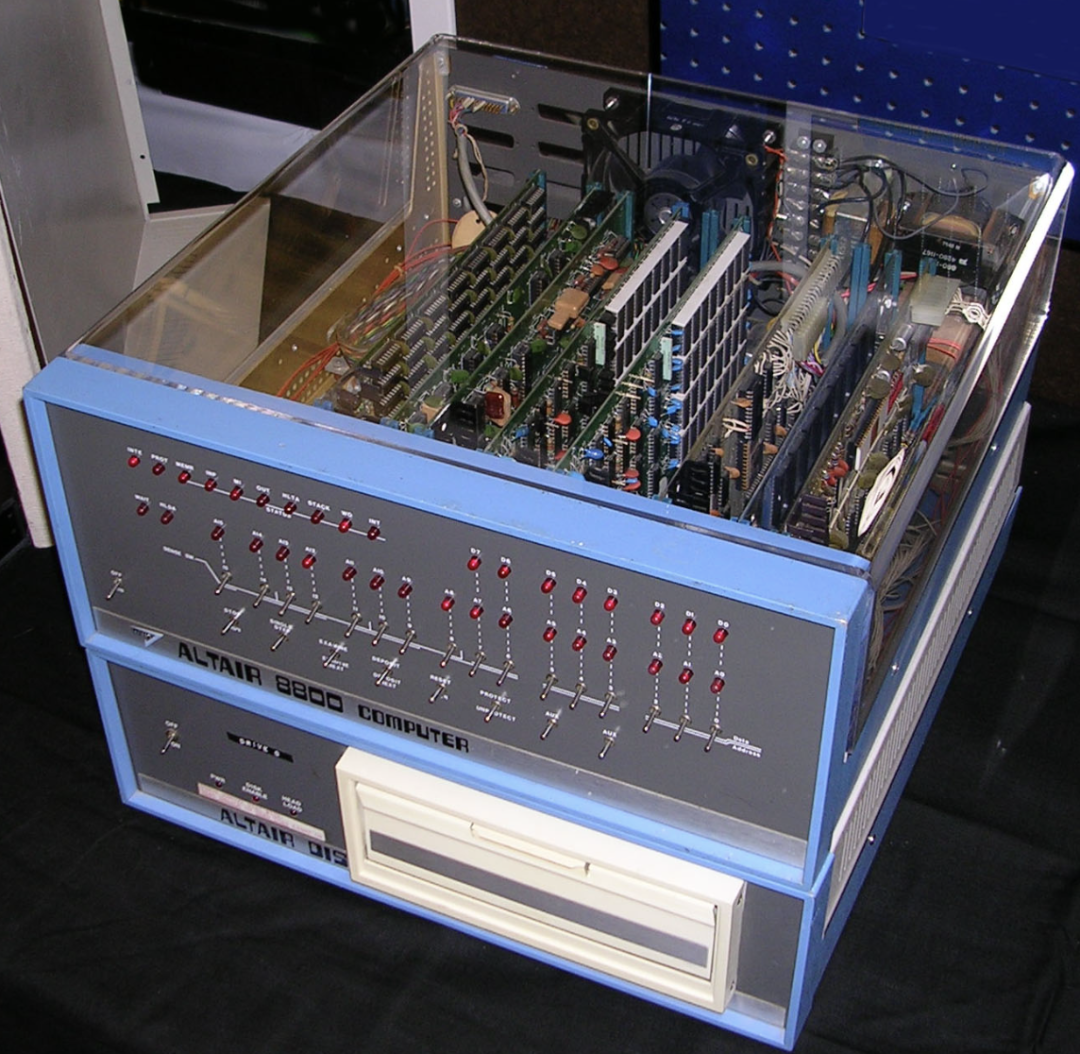 Altair 8800计算机硬件实物图
