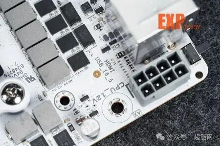 CPU供电接口与芯片特写