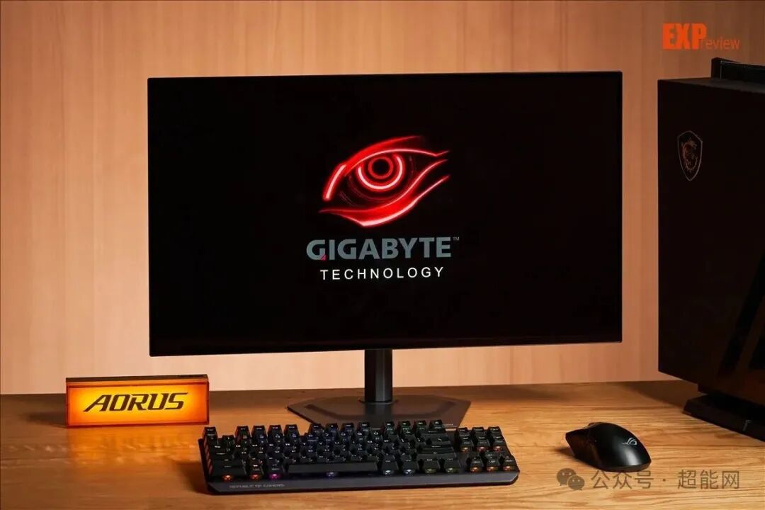 技嘉GO27Q24G显示器正面亮屏效果