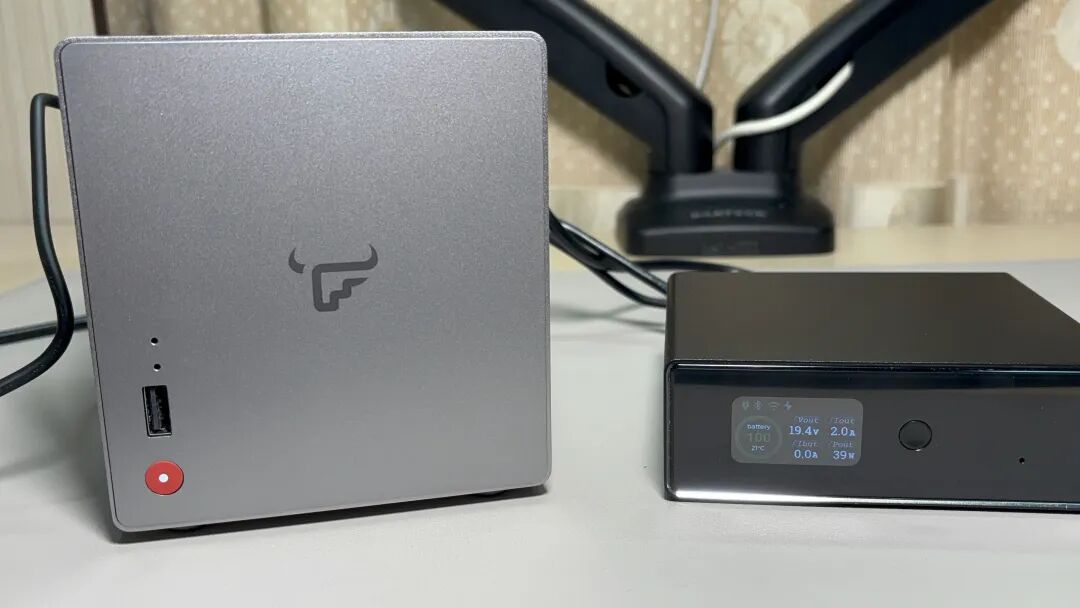 NAS开机时，UPS屏幕显示实时功耗39W