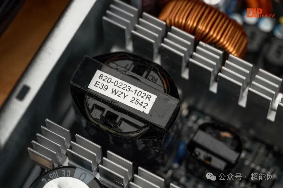 GAMEMAX MAX P750B 电源+12V输出电路MosFET特写