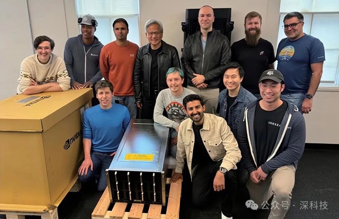 NVIDIA团队与服务器设备合影