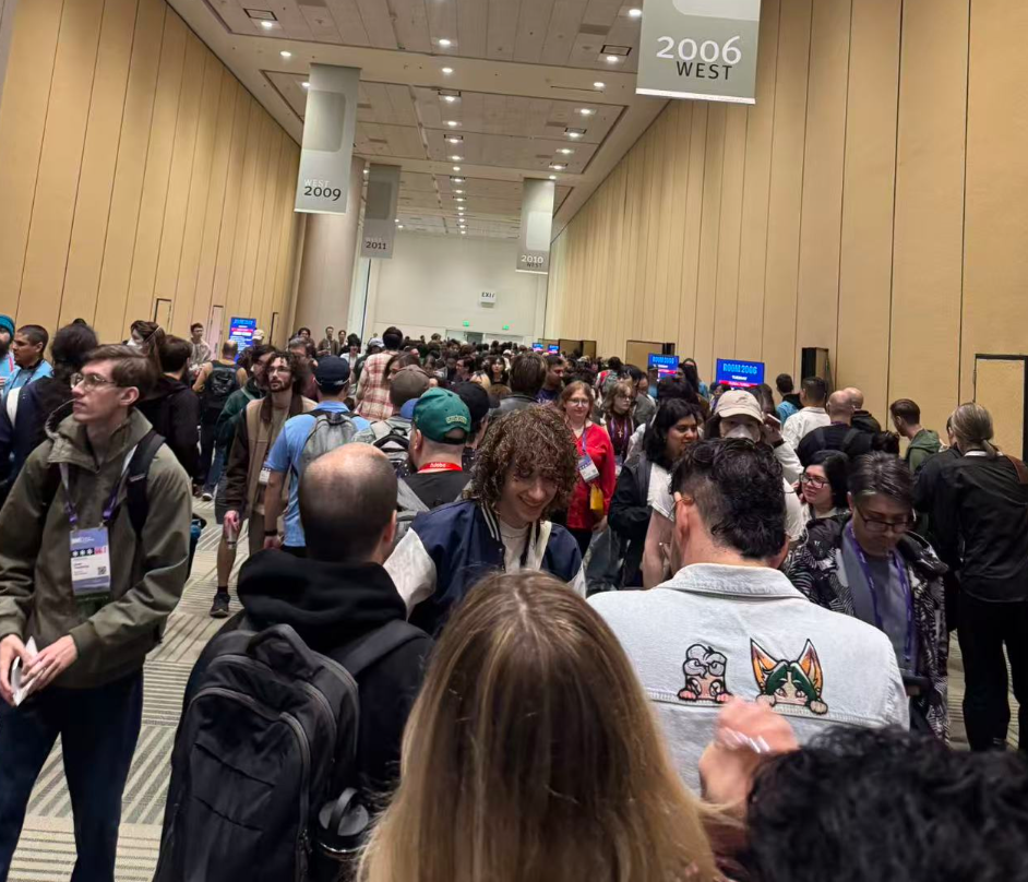 GDC会场外排队的人群