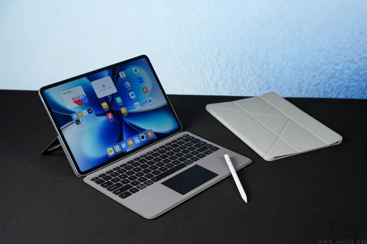 vivo Pad 6 Pro与键盘笔套装展示
