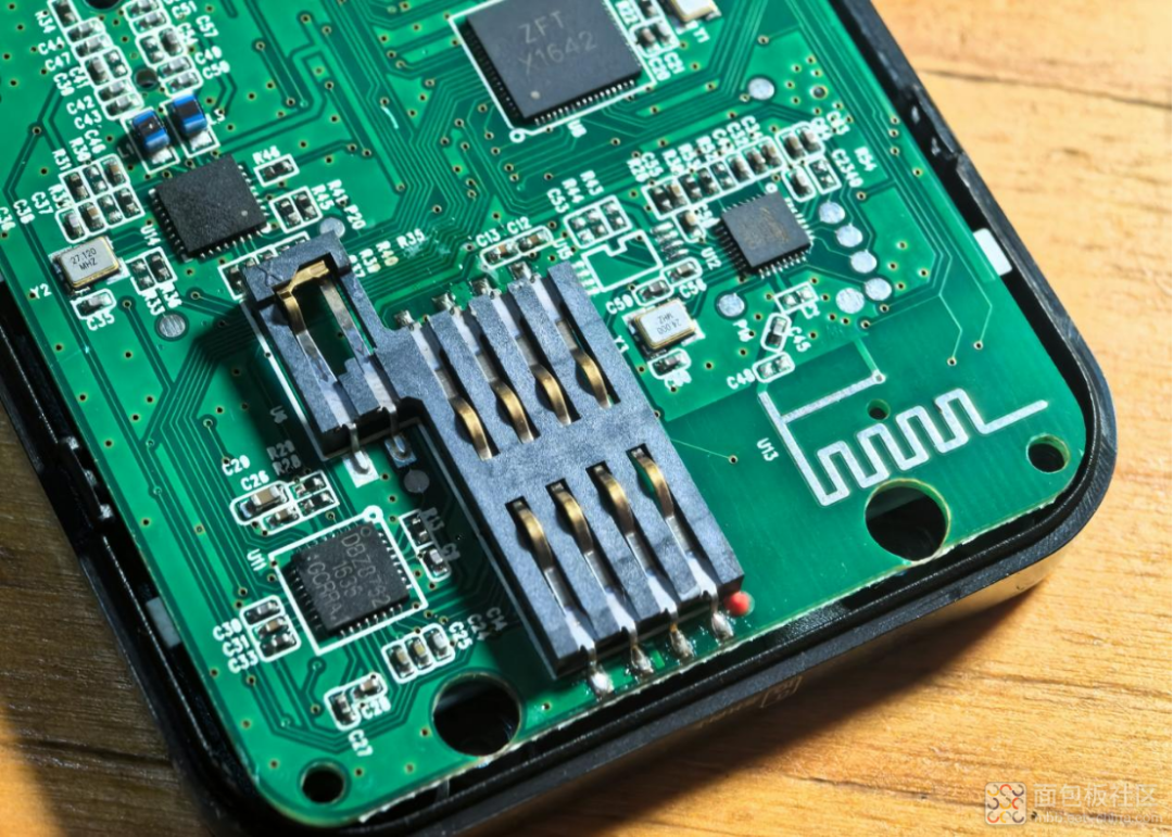 POS机内部IC卡卡座特写