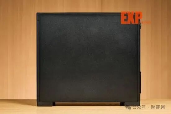 机箱顶部木质Tt铭牌特写