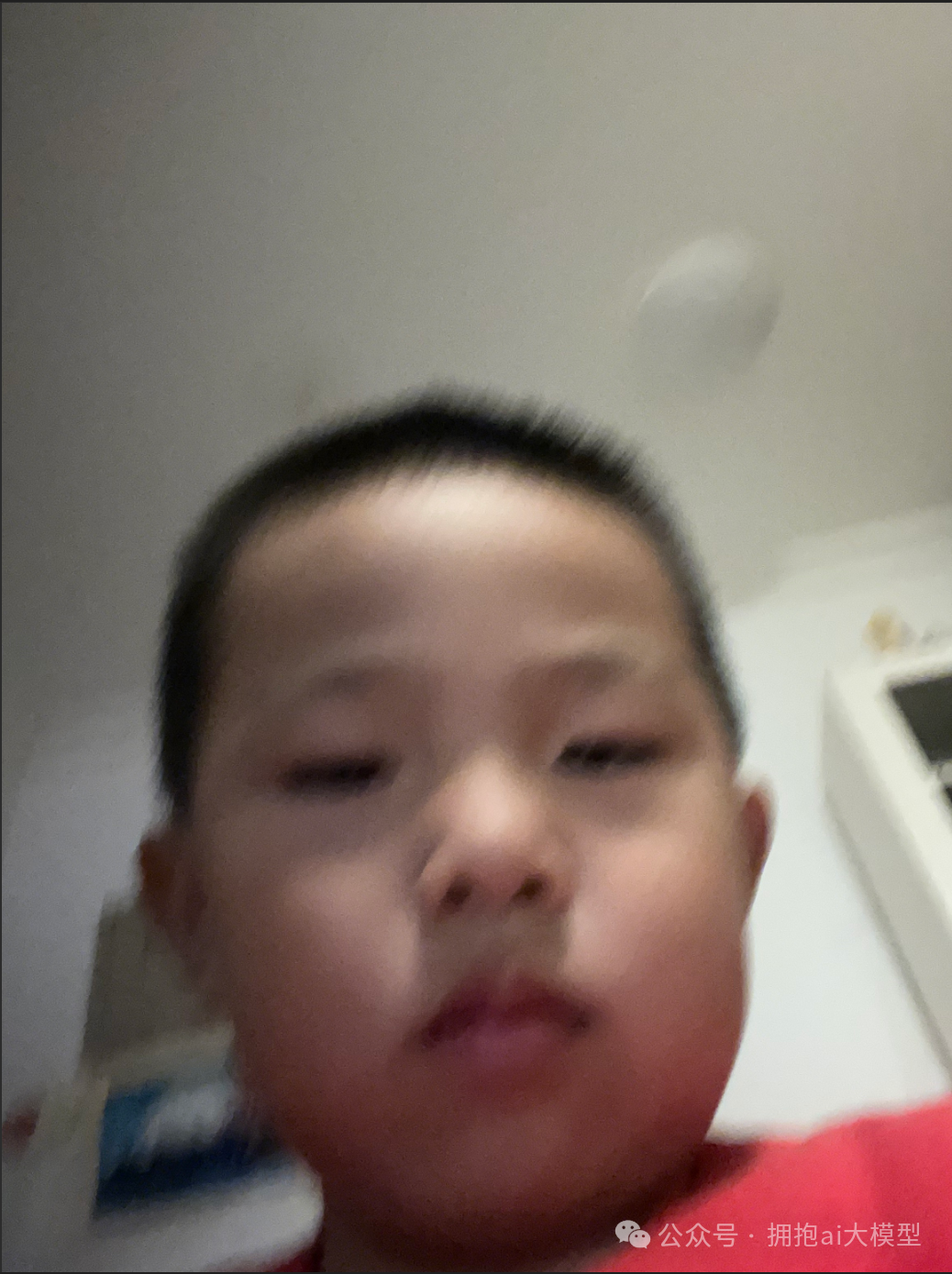 家中抓拍的生活照