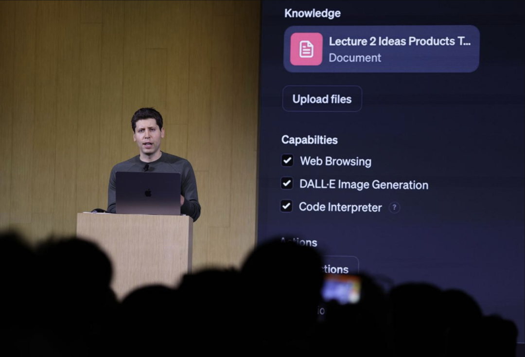 OpenAI 开发者大会现场讲解 Dots 的演讲画面