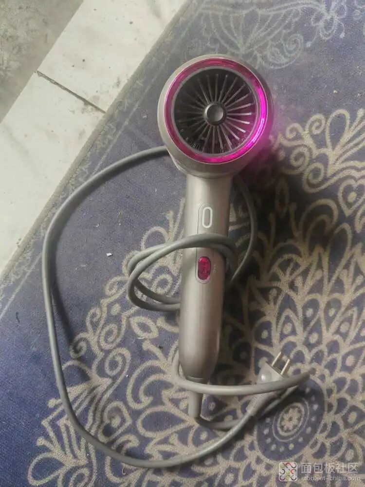 国产仿戴森高速负离子电吹风整机外观