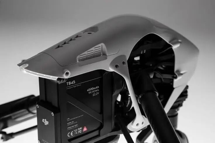 无人机电池仓与内部结构特写