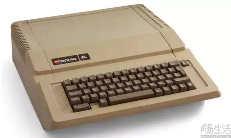 米色的苹果 Apple IIc 一体化电脑