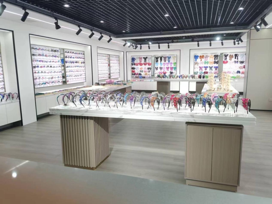 现代饰品零售店内部陈列