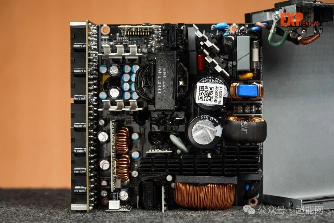 先马XP1200国际版电源 内部电路与元件全貌