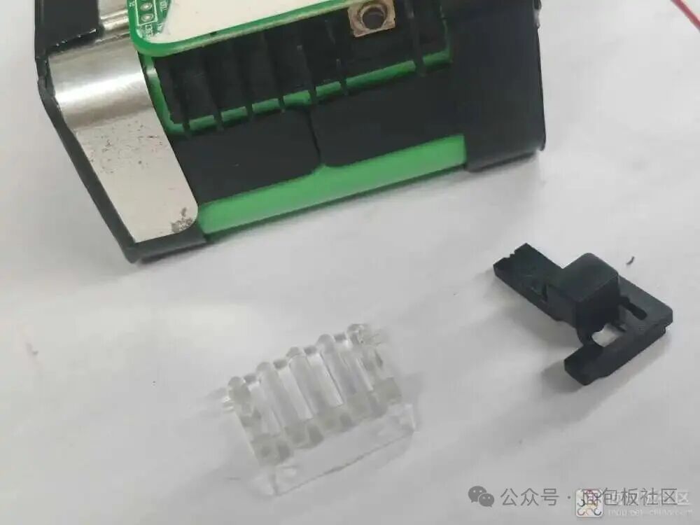 导光柱与按键部件安装位