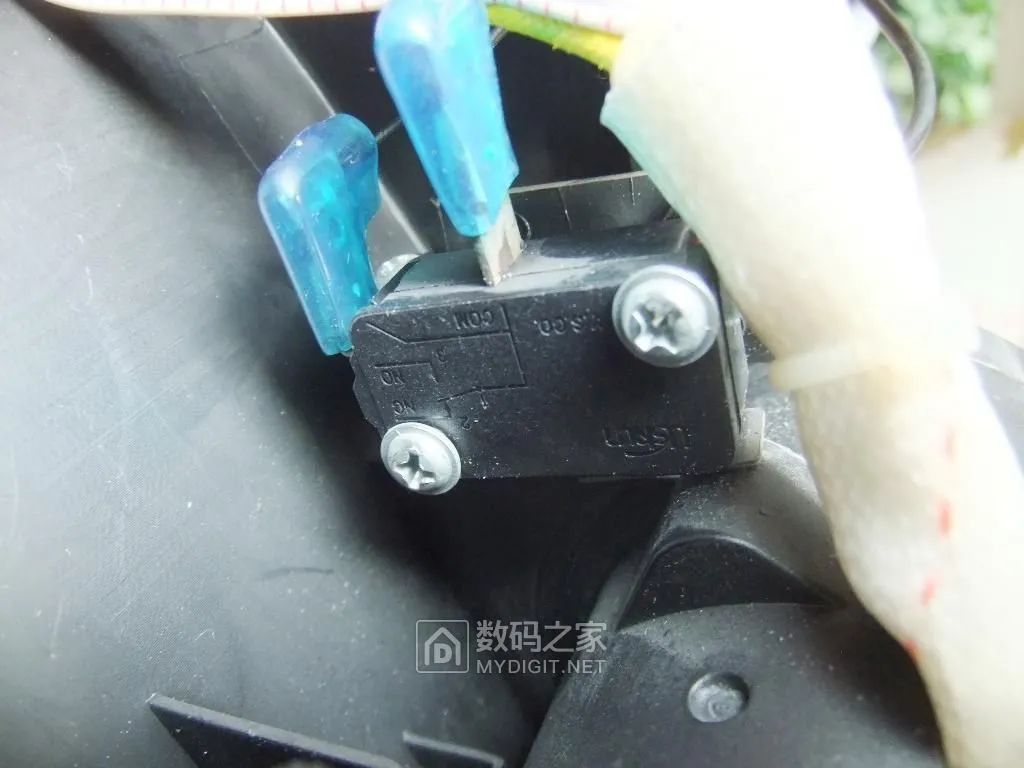 翻盖开闭检测微动开关