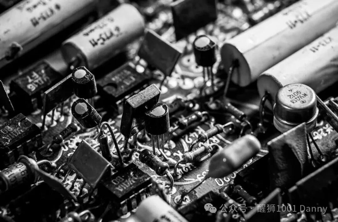 嵌入式电路板元件特写