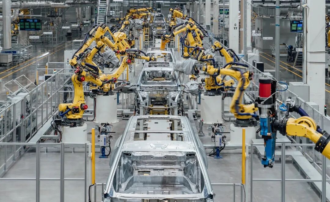 赛力斯超级工厂自动化生产线