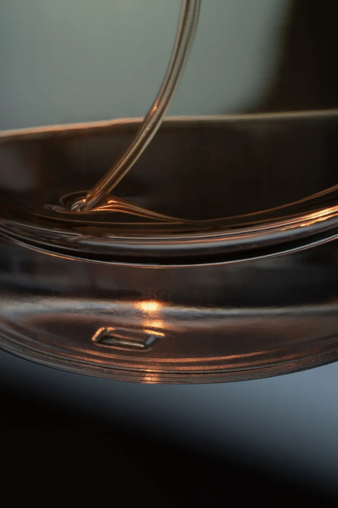 玻璃器皿与光线特写