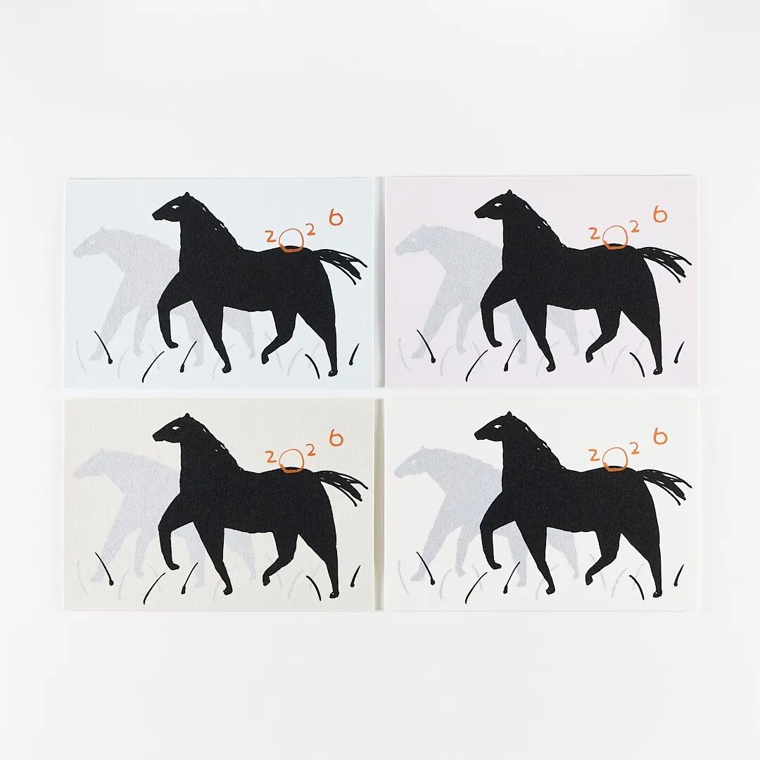 四张并列：橙色背景上白色马剪影，每张马背上方有橙色手写“2026”