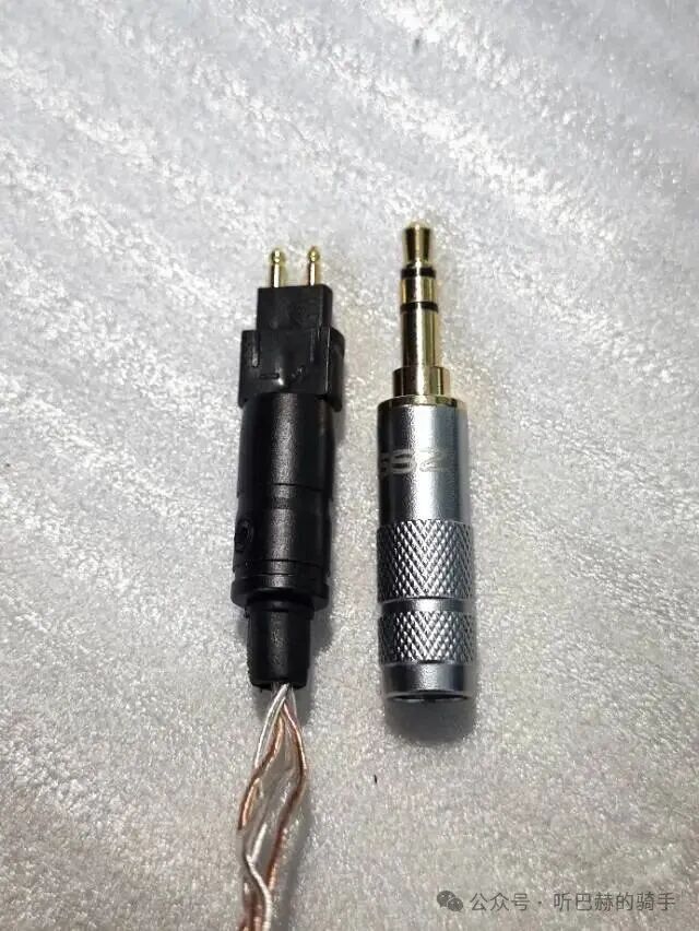 DT880与HD600的耳机插头对比