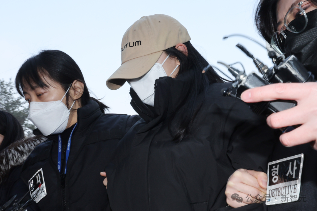 韩国汽车旅馆命案嫌疑人被带离现场