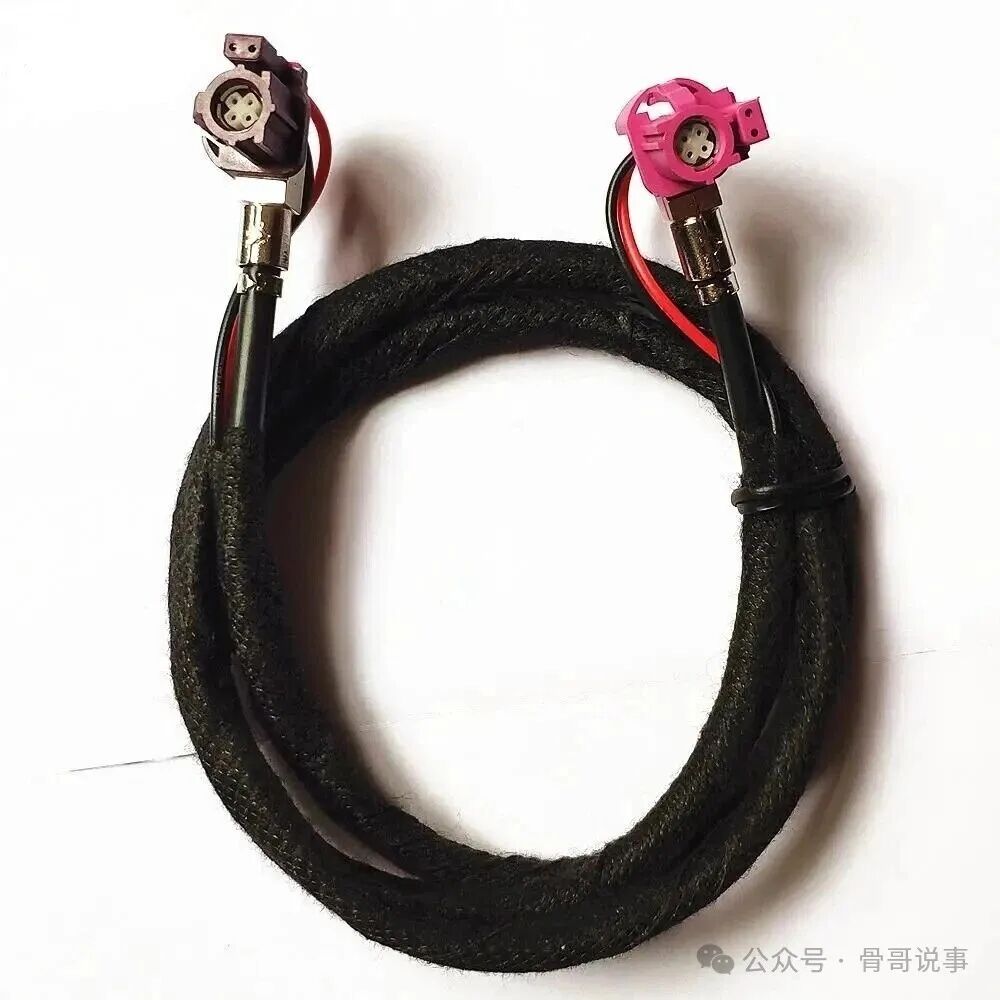 用于替代Rosenberger连接器的宝马LVDS线缆，两端各有插头
