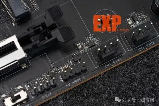 主板板载接口区域特写