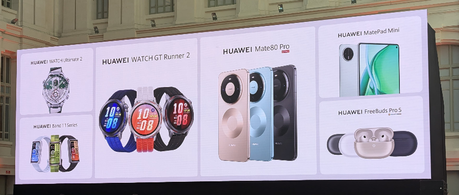 华为在马德里发布会的大型户外广告牌，展示多款新品