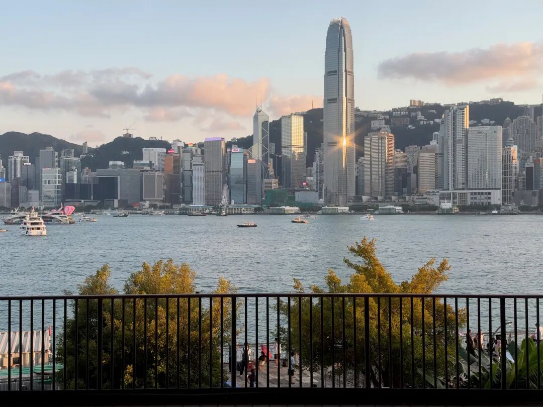 维多利亚港黄昏风景照