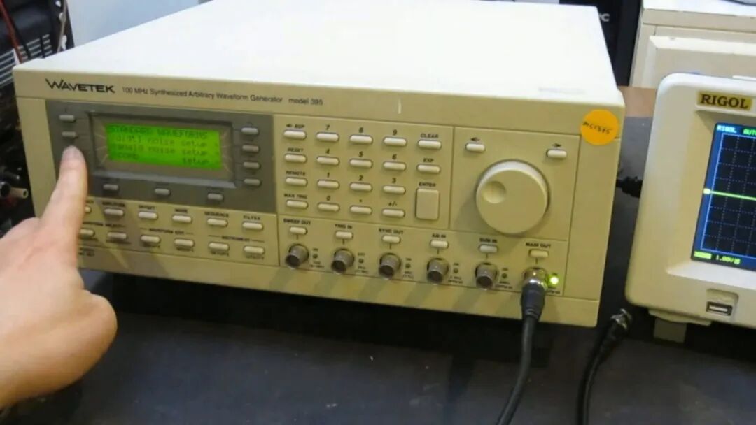 Wavetek 385 任意波形发生器前面板
