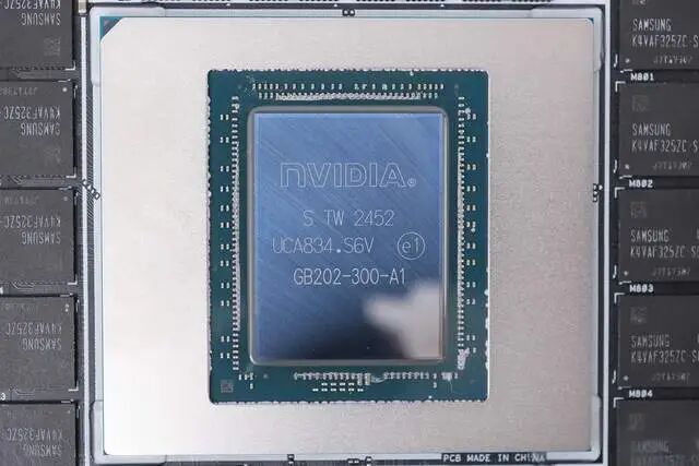 NVIDIA GB202-300-A1 GPU 核心芯片特写