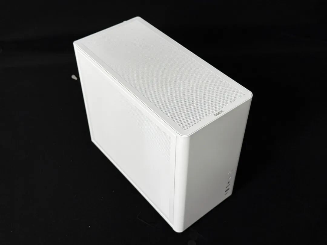 SOEN品牌白色MATX机箱