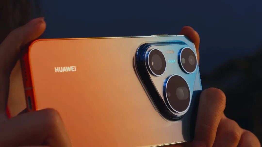 握持橙色渐变华为手机展示XMAGE标识