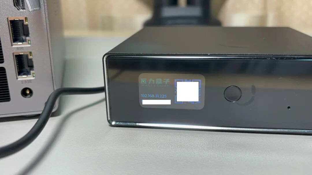 UPS屏幕显示二维码，用于绑定设备