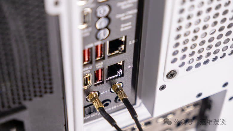 典型的主板后置I/O面板接口照片