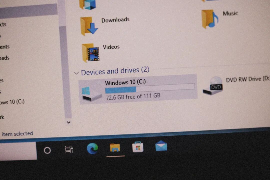 Windows文件资源管理器界面,显示C盘与D盘分区