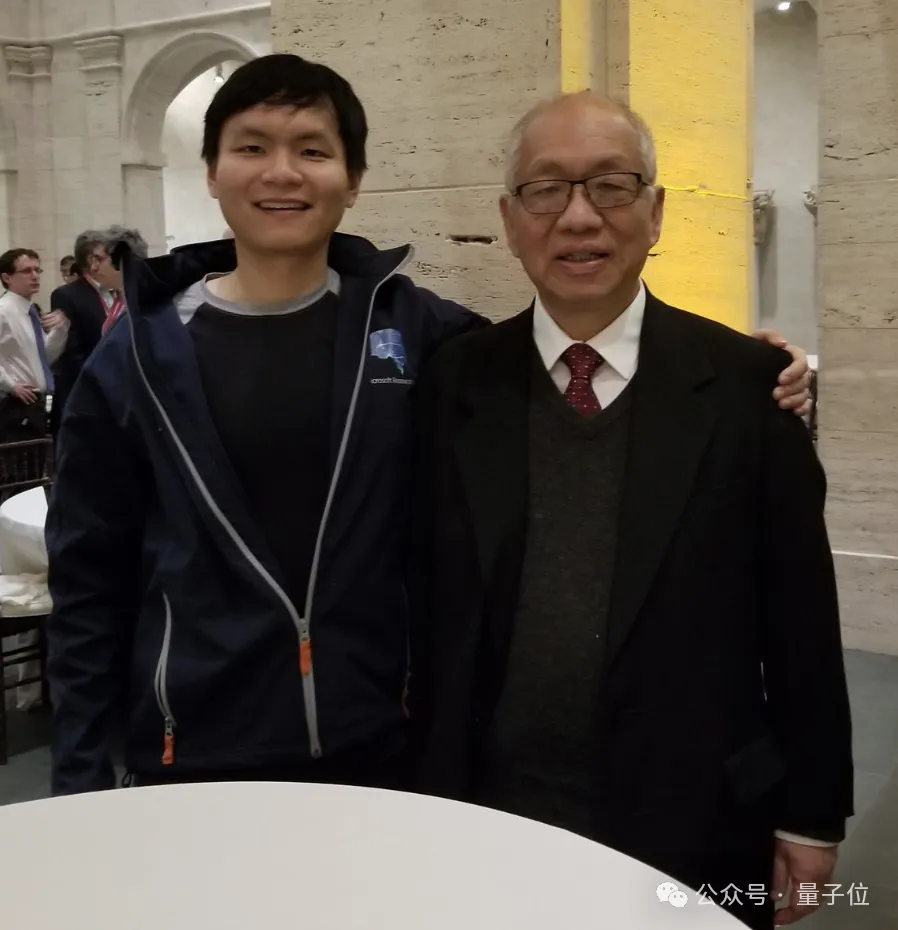 杨格（Greg Yang）与丘成桐的合影