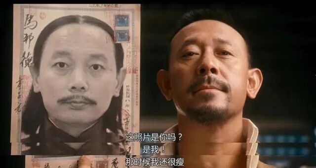 电影梗图对话：“这照片是你吗？是我！那时候我还很瘦”