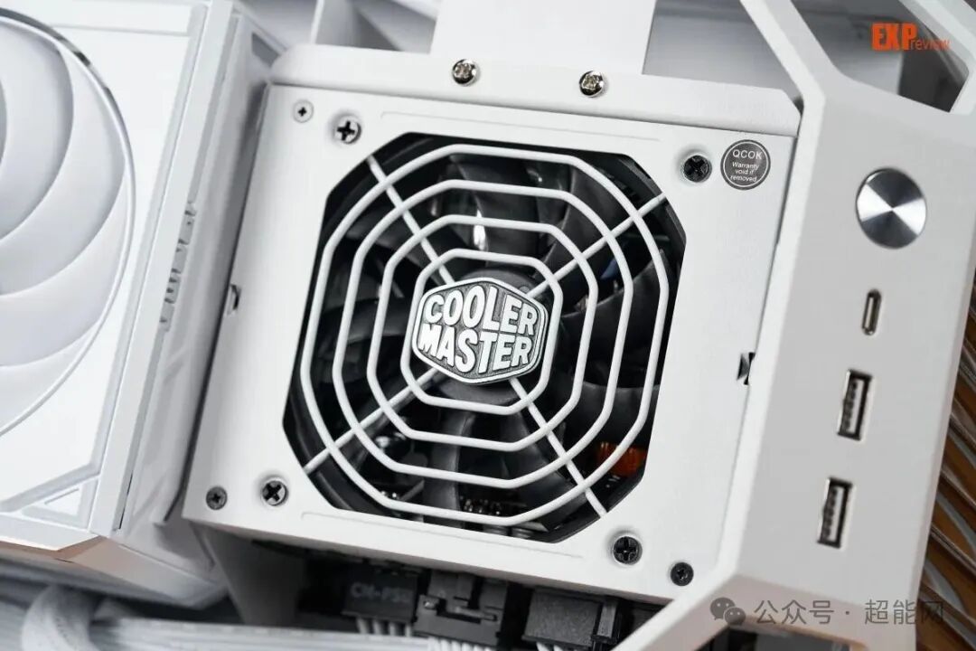 Cooler Master 120mm薄扇特写