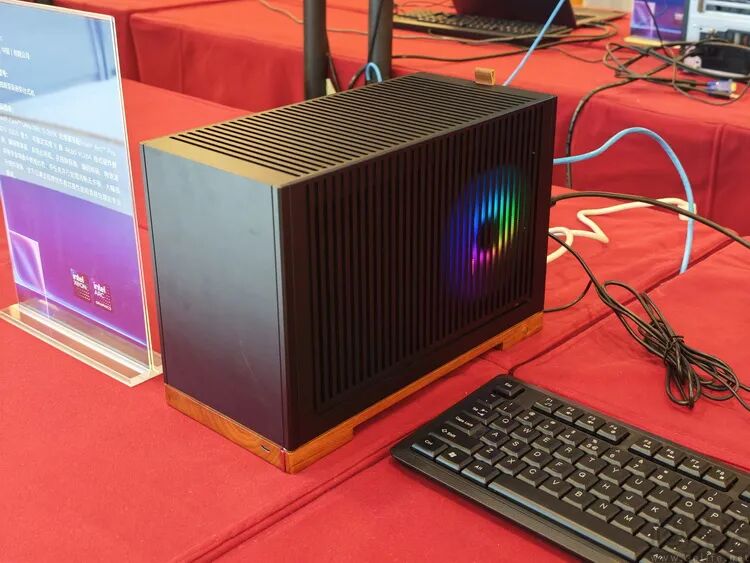 英特尔生态展示样机