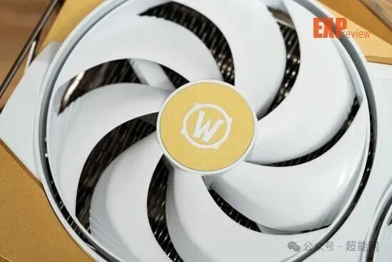 RTX 5070圣光OC显卡风扇中心的《魔兽世界》标志特写