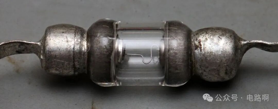 二极管玻璃管体与金属帽封装