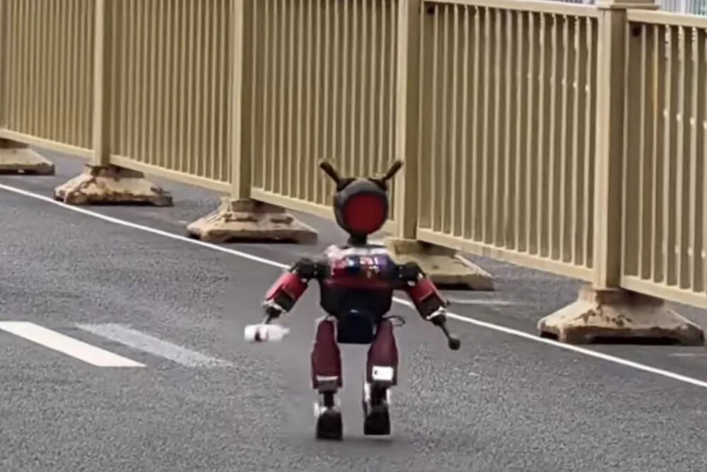 红黑配色机器人背对镜头行走