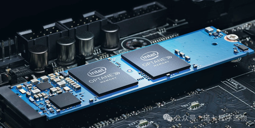 Intel Optane傲腾芯片特写:3D XPoint存储介质电路板