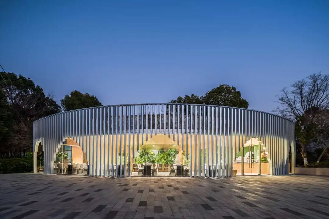 湖畔餐吧圆形建筑立面
