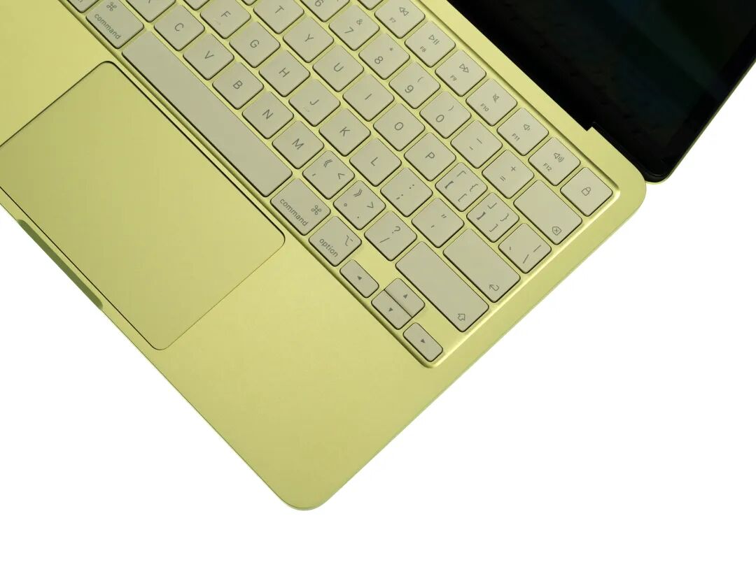 MacBook Neo键盘与触控板特写
