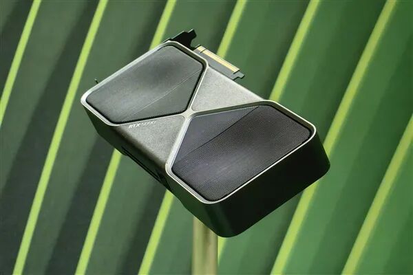 NVIDIA GeForce RTX 4090显卡展示图