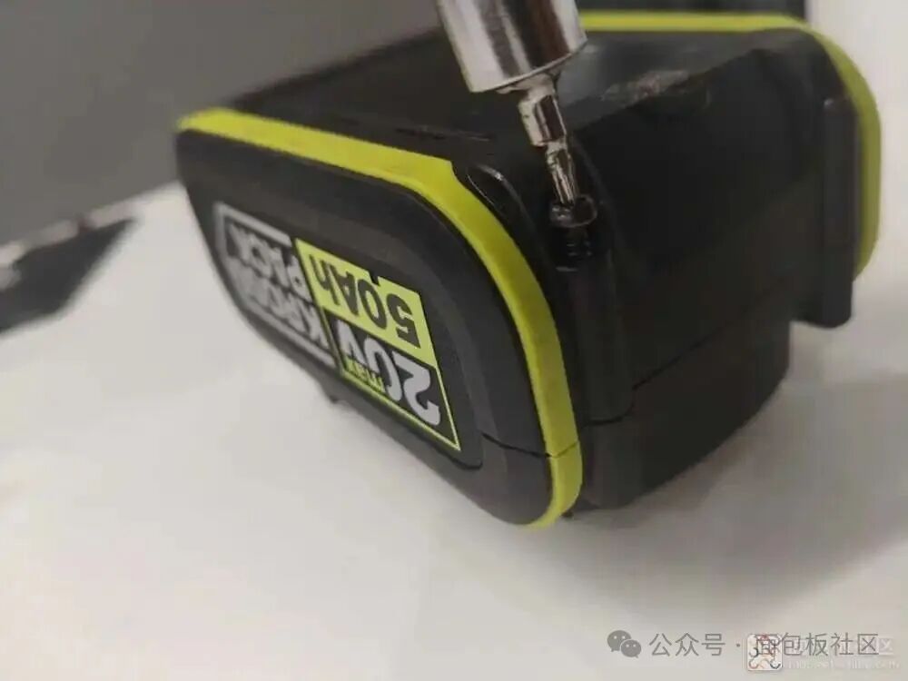 准备拆解电池包