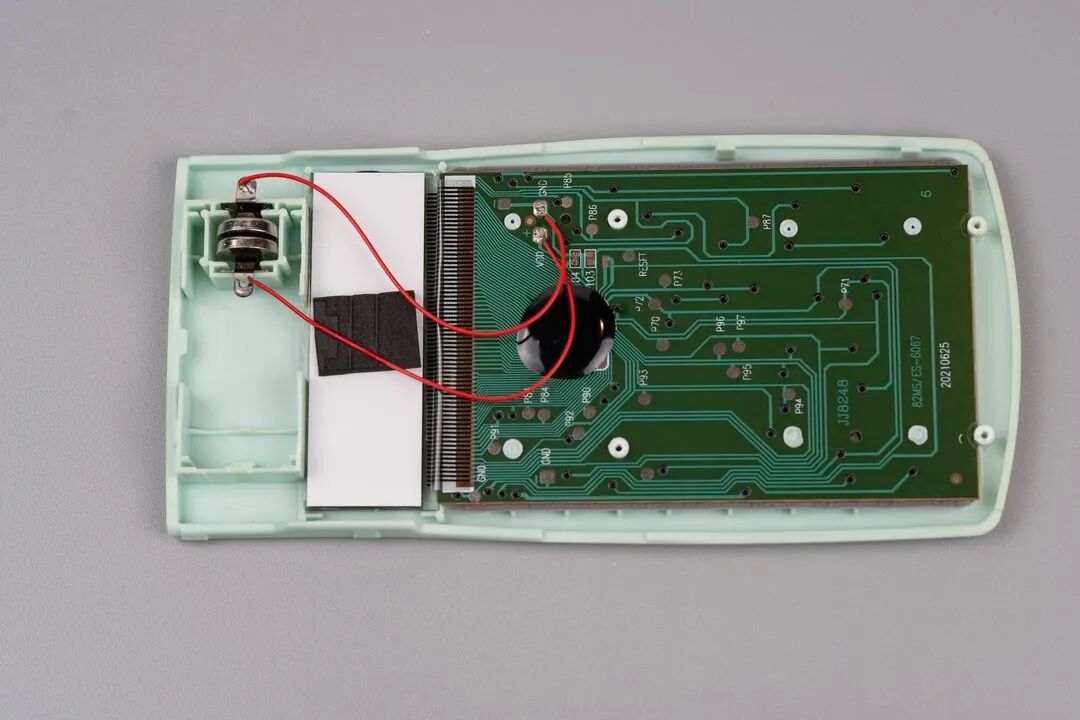 科学计算器内部PCB与LCD排线全景
